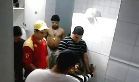 Satış sevecen hizmet uzmanı yeşilçam film sex açısından seksi iç çamaşırı sunan