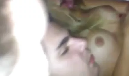 Favori biseksüel oyuncaklar kızım için küçük bir yeşilçam seks furyası sürprizim var