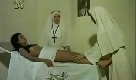 Dövmeli kız Dorina yeşil çam seks filimleri altın içinde yapay penis istiyor