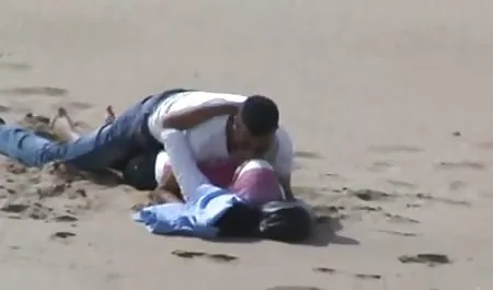 Parti Vika kanepede sert çivilenmiş güzel bir kız yeşilçam seksi