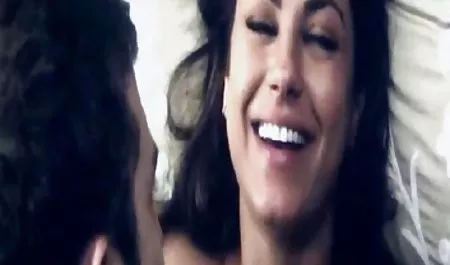 Anne Erica Lauren meltem isik seks ile si Allie James hisse bi-bi-