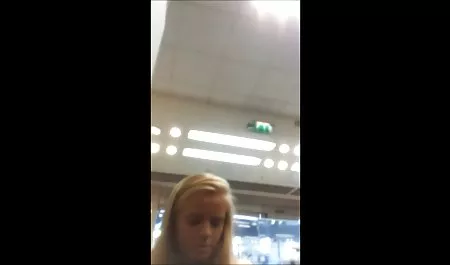 Sevimli Kız meltem isik seks onu oyuncak kullanır ve bundan zevk